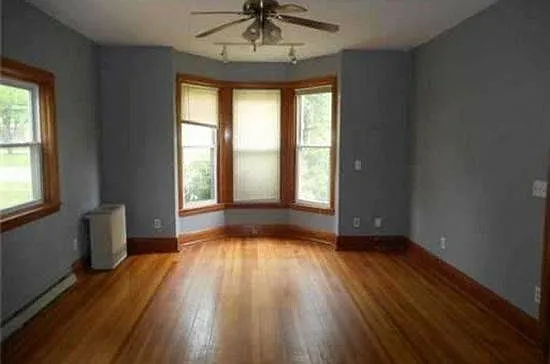 6 bed, 2.5 bath, 1816 sqft, $2,310 — Photo 3
