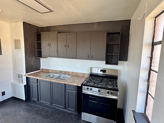3rd image of 1220 Huckleberry St