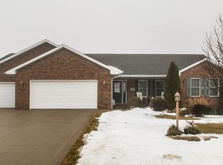 170 Redwood Dr SE, Cascade, IA 52033