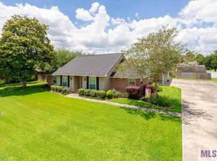 2230 Riverside Dr, Port Allen, LA 70767