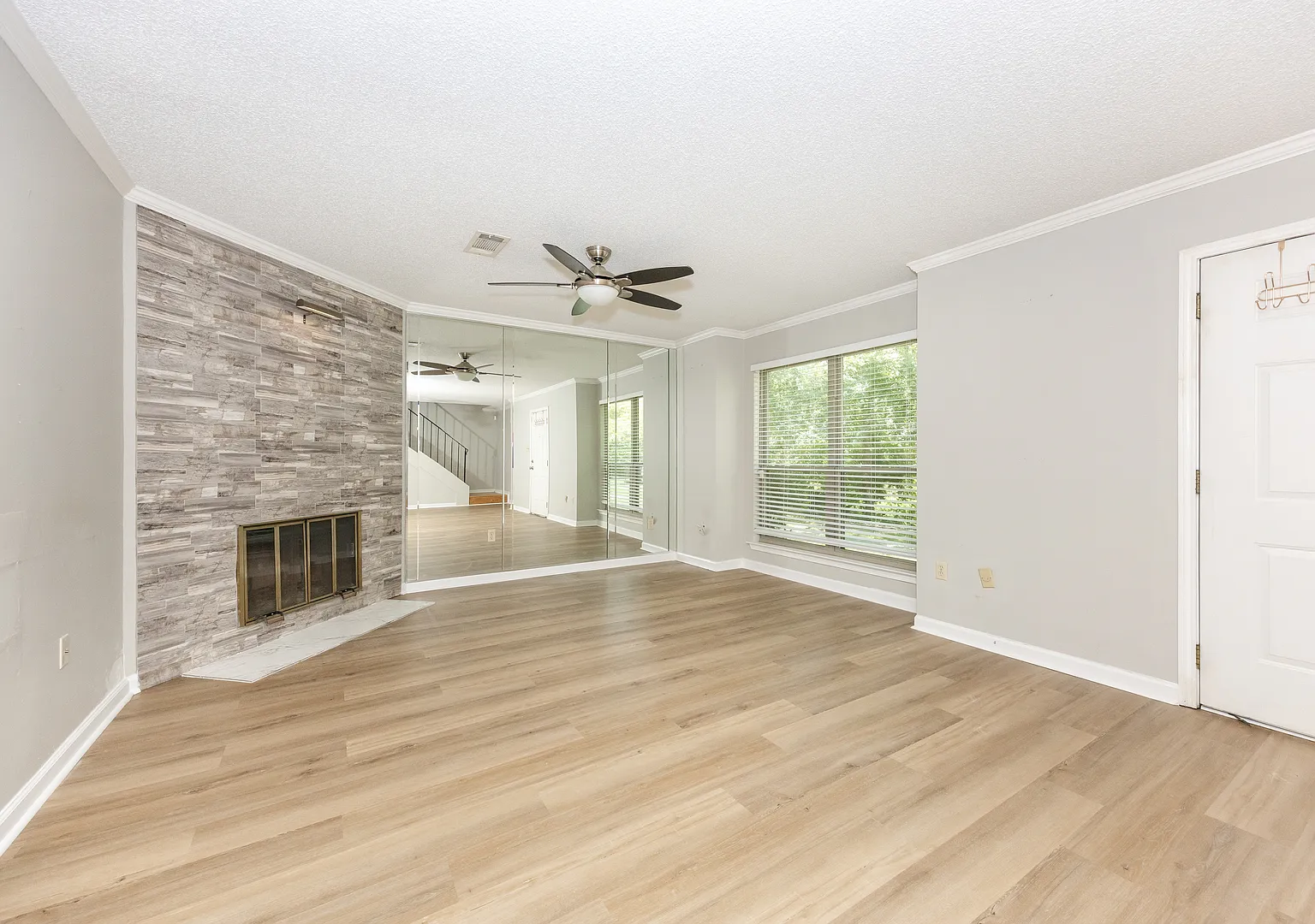 12501 Coursey Blvd — Photo 4