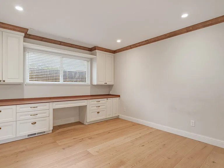 657 Spazier Ave — Photo 17
