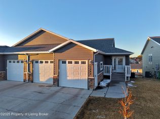 1292 23rd St W, Dickinson, ND 58601
