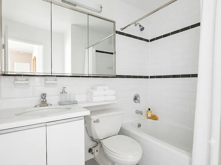 207 E 30th St #4B — Photo 6