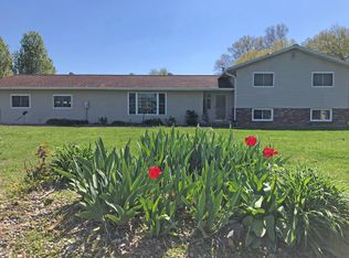 519 Sunset Rd SW, Clay City, IL 62824