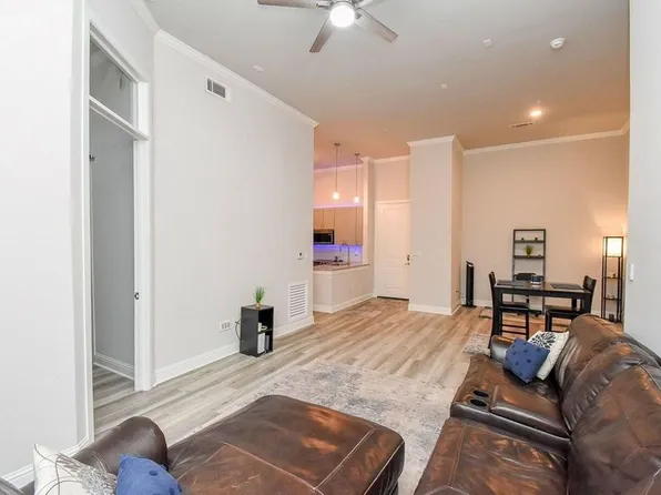 300 Saint Joseph Pkwy APT 421, Houston, TX 77002