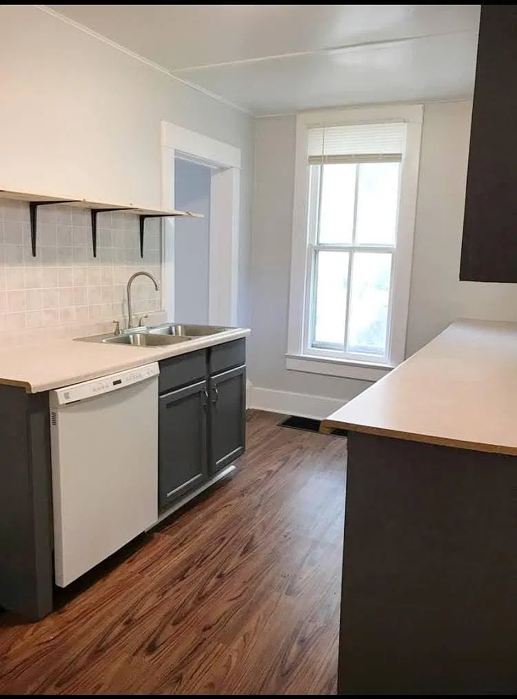 806 W Lincoln Ave — Photo 2