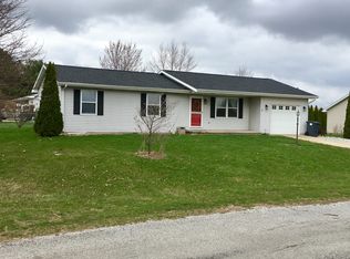 715 Country View Dr, Philo, IL 61864