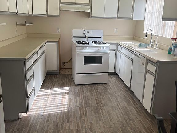 2nd image of 621 W Lexington Dr