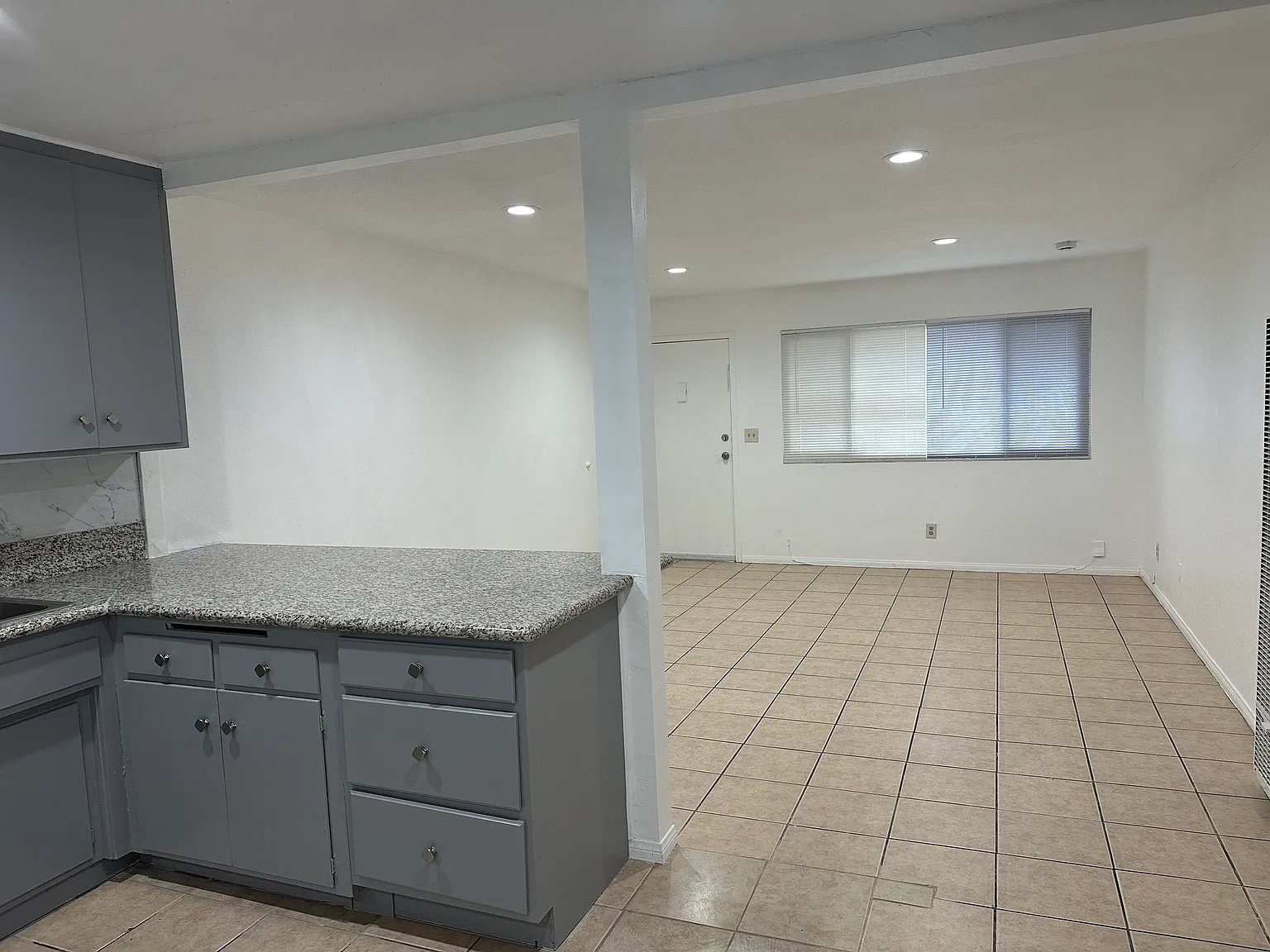 2 bed, 900 sqft, $1,995 — Photo 3