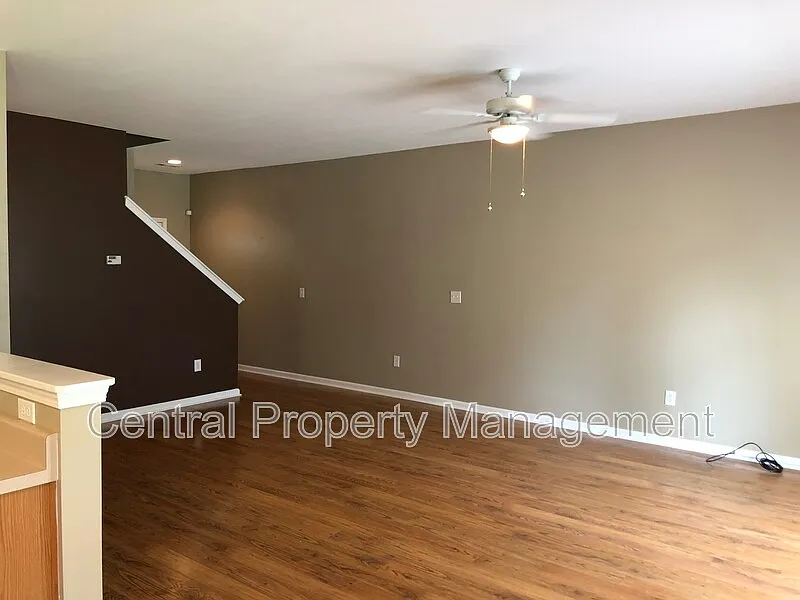 3 bed, 2.5 bath, 1585 sqft, $1,695 — Photo 4