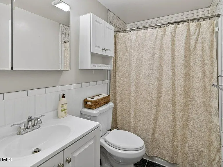 17 Schuyler Ave — Photo 12