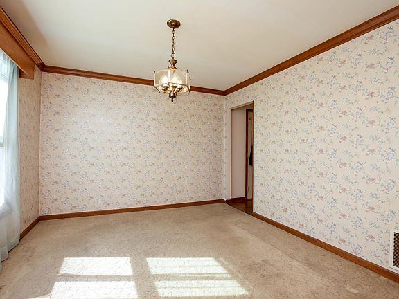 4th image of 443 Burke Dr