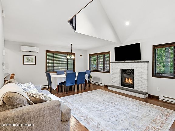 4th image of 824 Clubhouse Dr