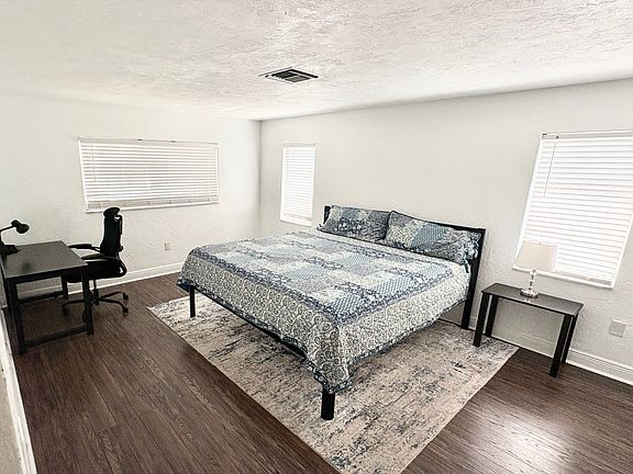 3rd image of 1780 Riviera Cir