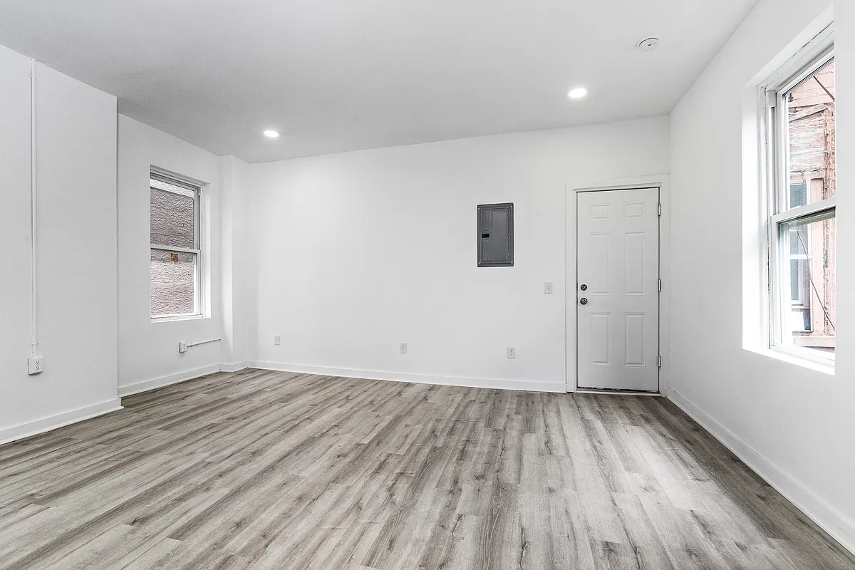 living room - 2612 W Girard Ave #2