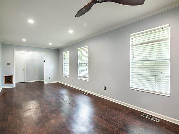 3rd image of 709 Glen Ridge Dr