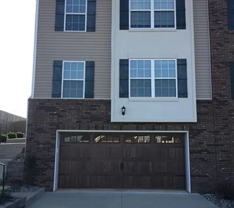 160 Vineland Parkway Dr