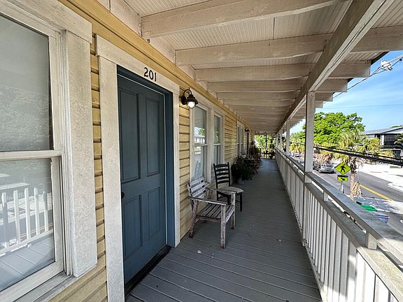 4th image of 1001 E Columbus Dr #201