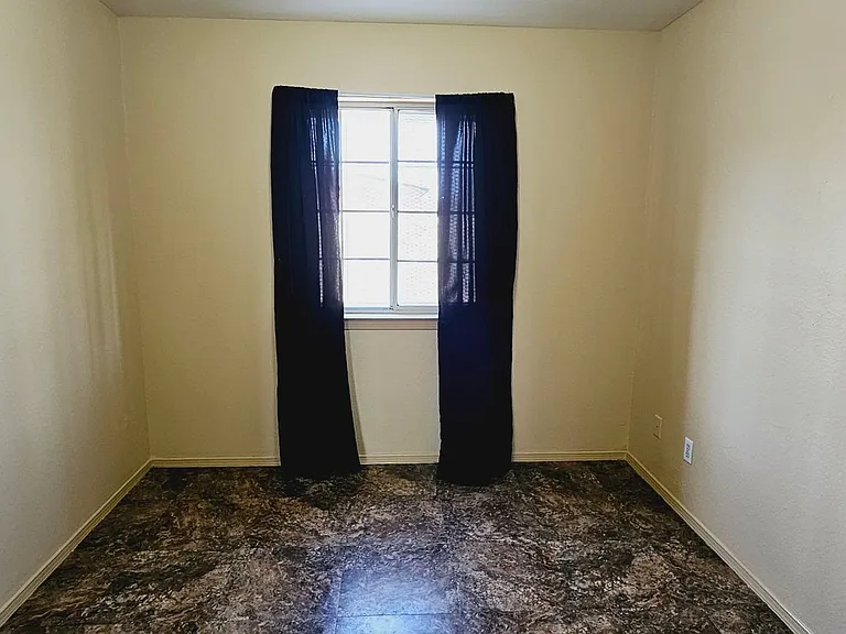 3903 Van Buren Ave — Photo 12