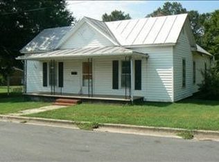 135 Greenwood St, Eden, NC 27288