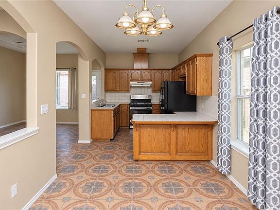 5th image of 708 W 24th Pl
