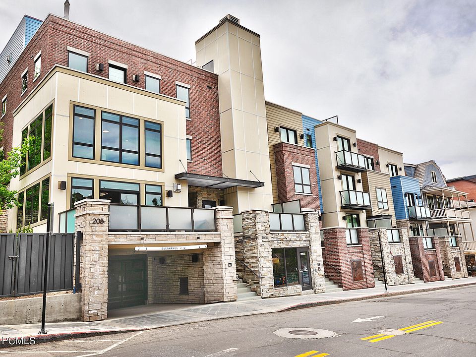 1st image of 205 Main St