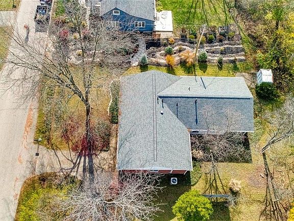 2nd image of 550 Wright St