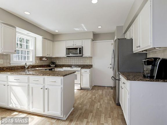 5th image of 401 Feather Rock Dr