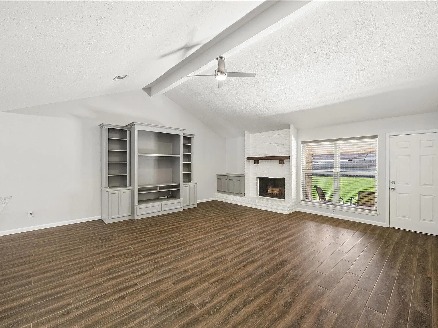 3 bed, 2.0 bath, 2063 sqft, $2,450 — Photo 3