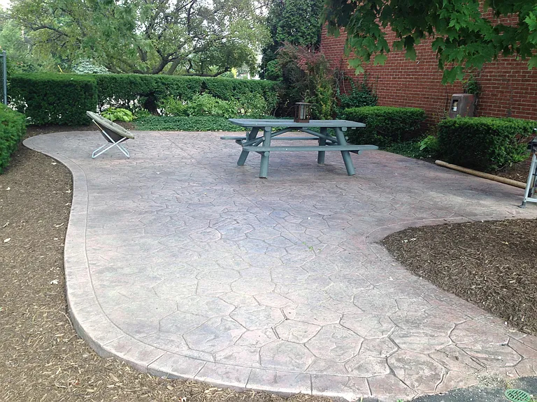 Back patio w/ BBQ grill