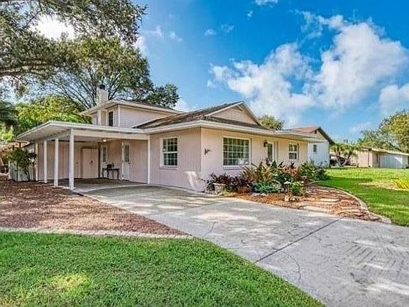 This is actually a dated photo from 2021...the neighbors oak tree is gone.