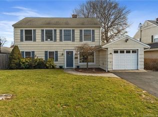 29 Saddle Rd, Norwalk, CT 06851