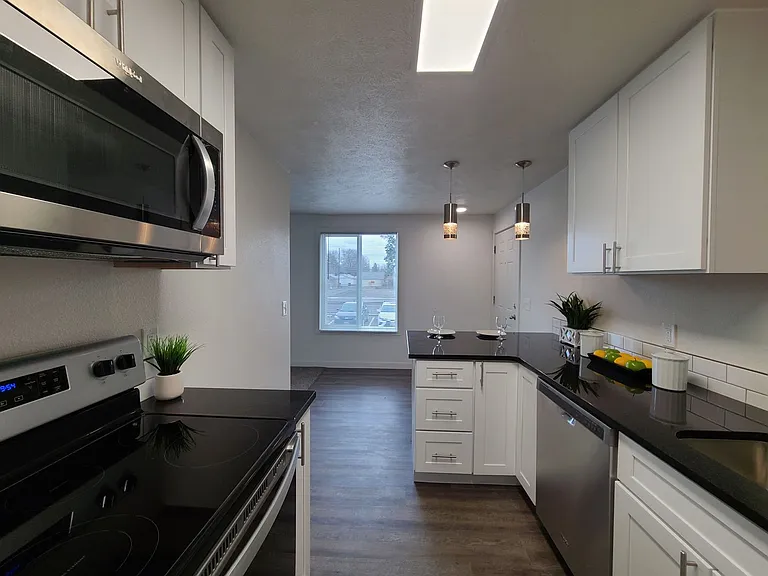 827 E Ermina Ave — Photo 4