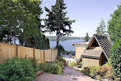1st image of 916 Shoreland Dr SE