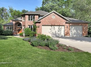 31 Walnut Cir, Sugar Grove, IL 60554