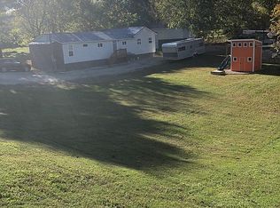 818 W Hemlock St, La Follette, TN 37766