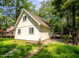 144 Clifton Dr, Bushkill, PA 18324