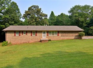 421 Forest Acres Cir, Walhalla, SC 29691