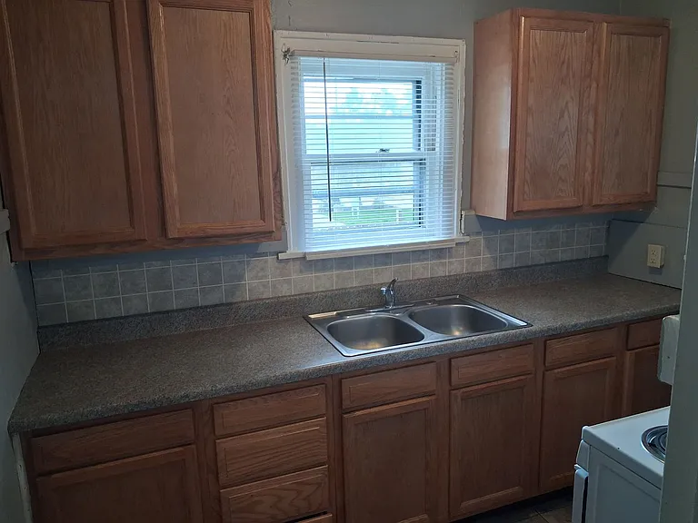 110 S Wilmoth Ave — Photo 7