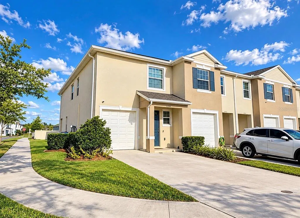 3 bed, 2.5 bath, 1740 sqft, $2,150 — Photo 1
