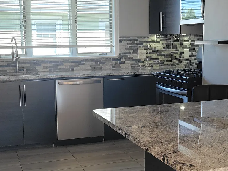 15-17 Fairview Ave #1 — Photo 2