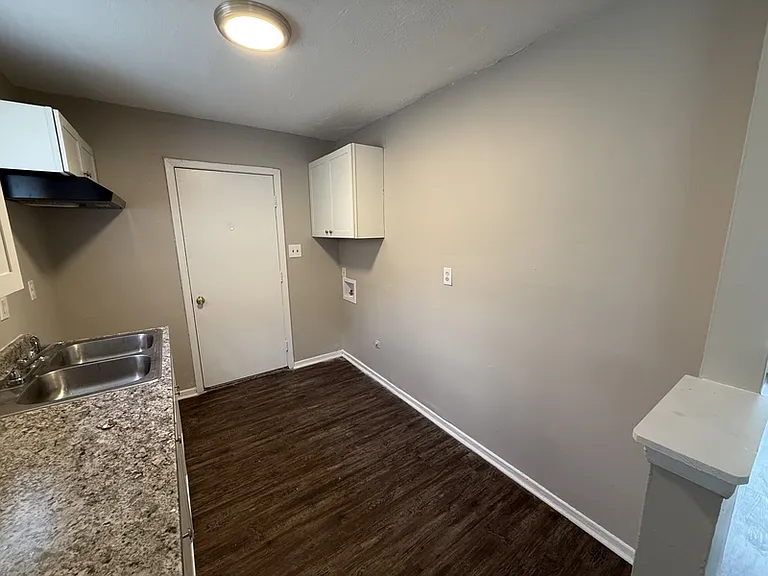 2086 Hubert Ave #5 — Photo 4