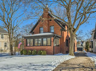 83 N Cowley Rd, Riverside, IL 60546