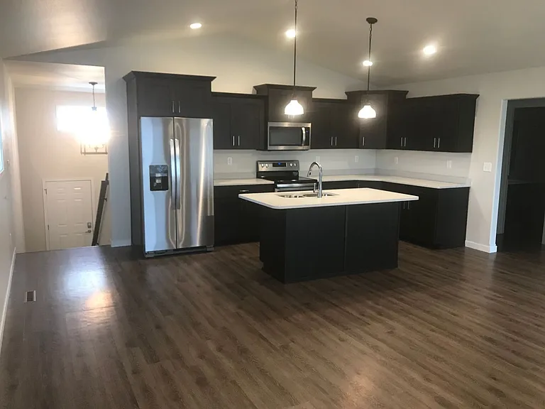 920 Albert Dr W — Photo 11
