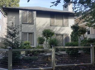 2642 42nd Ave SW APT 4, Seattle, WA 98116