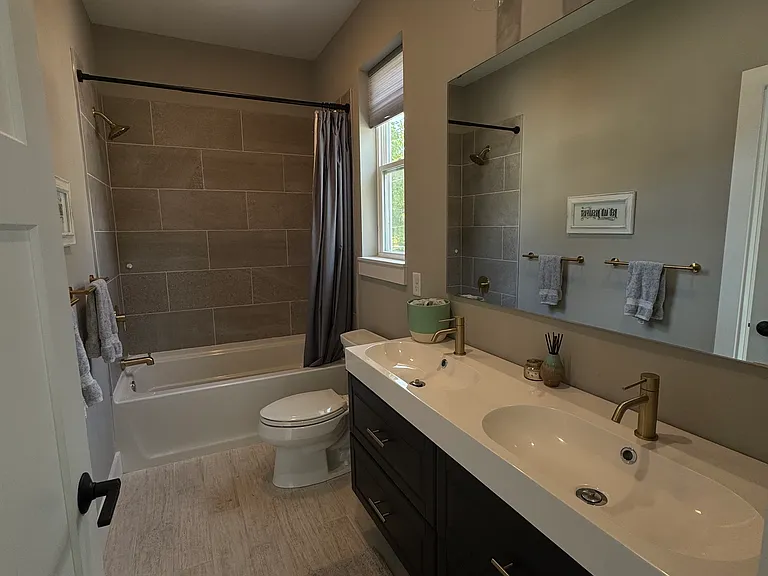 921 Laurel St — Photo 12