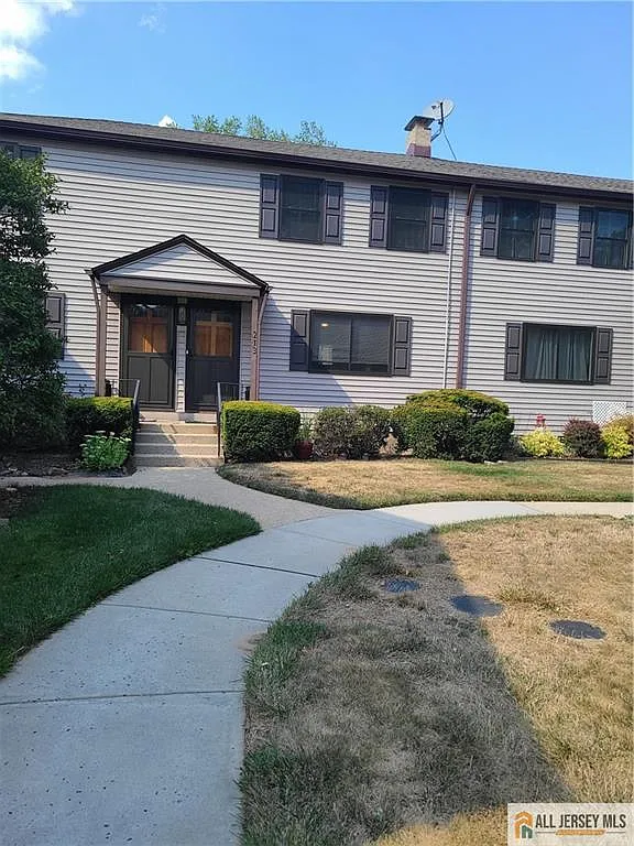 2 bed, 1.0 bath, $2,700 — Photo 2