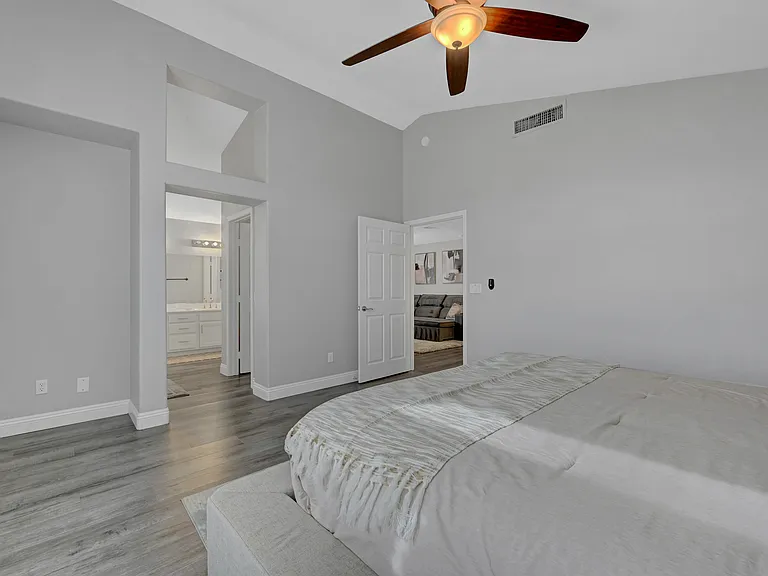 2239 Le Conte Ave — Photo 37