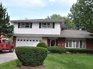 3N445 Crown Rd, Elmhurst, IL 60126